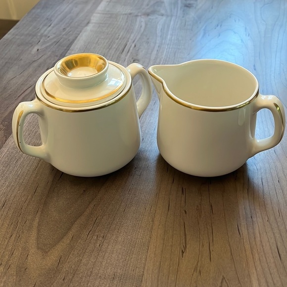 Gold Rimmed China Vintage Sugar and Creamer set in EUC. No chips . Beautiful set - Picture 1 of 8